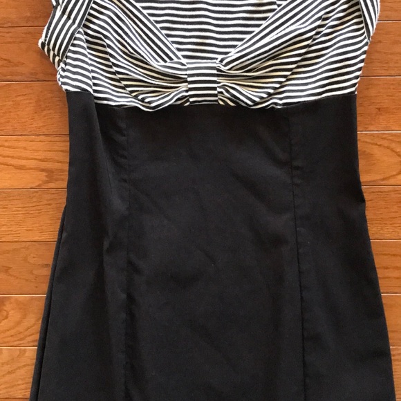Woman’s Guess Dress New Without Tags! Size 7 - Picture 3 of 6